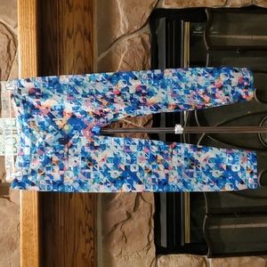 🌷NWOT No Boundaries capris